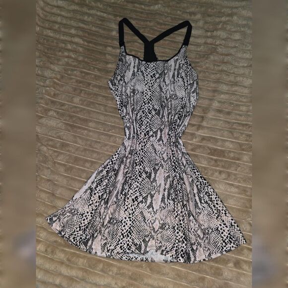 Secret-treasures Women's Nightwear - Picture 2 of 4